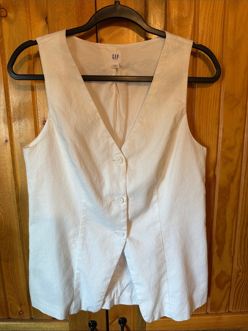 GAP White Sleeveless V-Neck Button Front Vest